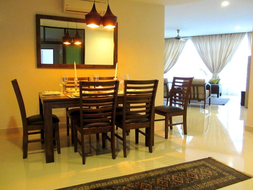 Samsuria Beach Apartment Resort Cherating Exterior photo