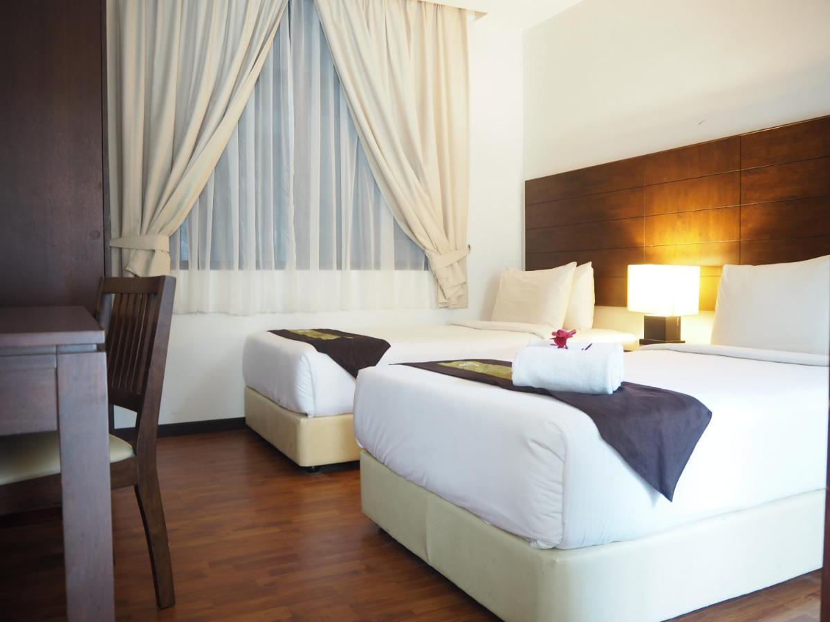 Samsuria Beach Apartment Resort Cherating Exterior photo